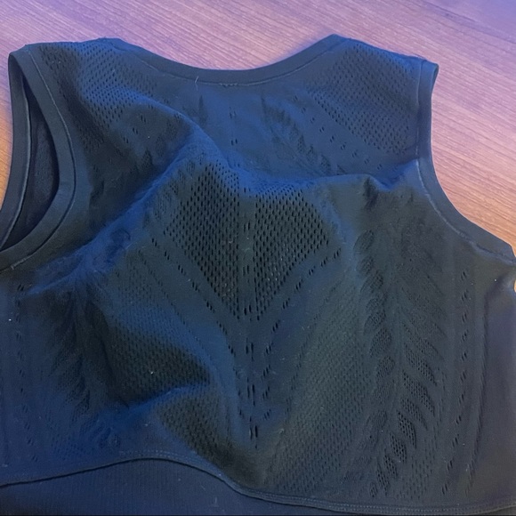 🖤Ujjayi crop tank 🖤 - Picture 7 of 8